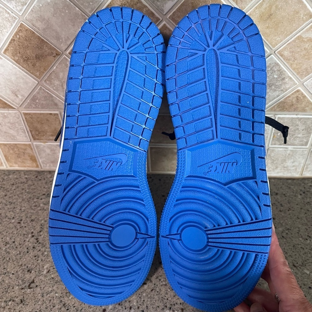 NWOB Nike Air Jordan 1 Low Royal Toe Boys Size 7Y (Women’s 8.5) 553560-140 - Picture 9 of 9